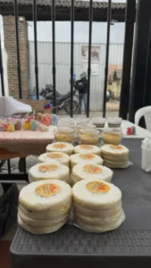 Este diciembre, tuvimos el honor de entregar paquetes alimenticios a 450 mamás y papás, como parte de nuestro programa de seguridad alimentaria. Este esfuerzo busca garantizar la alimentación y el bienestar de las familias en situación de vulnerabilidad, brindando apoyo en momentos difíciles.